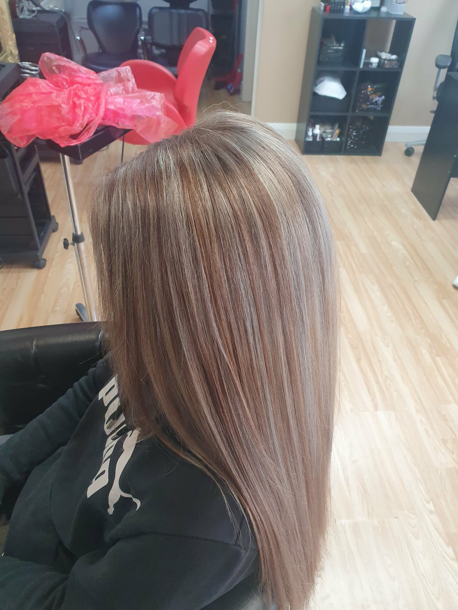 Before and after hair transformation at Aušra Beauty Studio